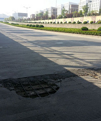 �л���·�Ŷ������и��ӣ�¶�ּܣ�