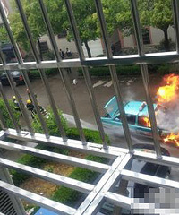 ����һ������ʻ�ĳ��⳵ͻȻ���