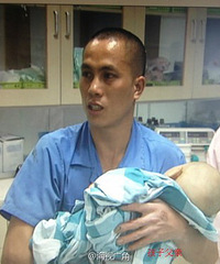 ����9:40���ң�����һ��ĸ�ӱ�����ײ��