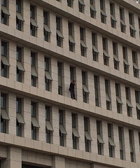 ���ڸոգ����λ���·������¥