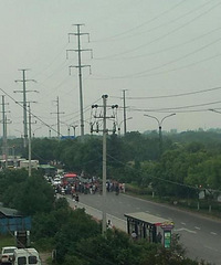 �Ĺ�·�ϳ�ˮ·����ȭ·�м䣬�ۼ��źö��ˣ���ʲô����