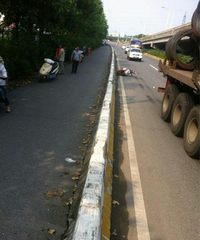 ���ظֽ�����ײ���ﳵ��̫���ֳ��Ҳ��̶�