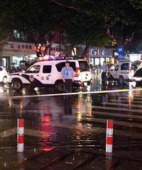 �ڼ�·�����·����ڵ���һ�ˣ�����