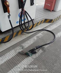 һ�����ţ������е���ǹ������