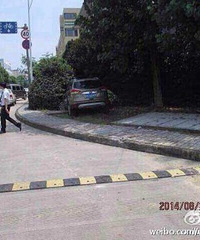 ��������ĳ4S������ͻ��Լ�;�� ���������¹�