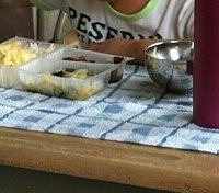 ѧУ��һ���ԲͺгԷ�