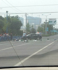 ��ʢ·һ�����ײ��һ���ˣ�������Ѫ��