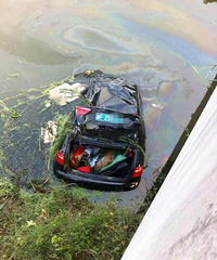 �����������⳵��������һ��5�ˣ�����2�ˣ�