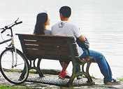 和他逛街偶遇同事 他竟拉着我转身就走