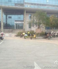 һҹ֮�� �������Ĺ㳡������ƿ����͵���ġ�