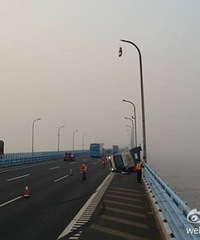 �纣������������ײ  �����ϵ�С��׹���