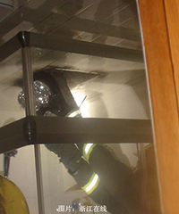 ����ϴ��ʱ���ϵ�ԡ�� ͻȻ�Ż���