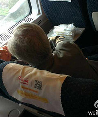 �������϶���ʱ������ һ�о��ڲ����У�ͼ��