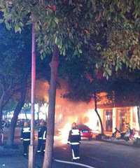 �����ơ�ѩ�����γ��ڽ���·��ͻȻ���ȼ�ա���