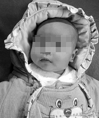 ���ν��4��ŮӤ ���ĸ�ĸ1.8��Ԫ��������Ů��(ͼ)