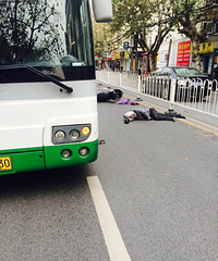 �������͵�ƿ����ײ��������·�������ˣ�ͼ��