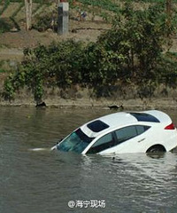 ����һ����ɫ�γ�ͻȻ���ŷ��зɳ� ׹�����