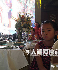 "壕!嘉兴一对新人结婚 请黄磊当的证婚人"