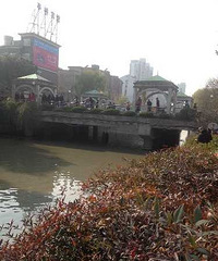 ���˰ѳ���������ȥ������������վ�ڳ����ȴ���Ԯ