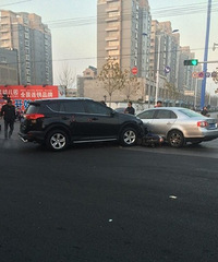 ԽҰ�����ٴ����ײ��2���綯��    һѧ����ײ����