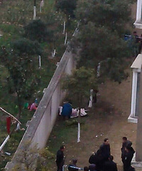 ƽ����է��Ⱦ��ԷС��ǽ�Ǿ���һ��ʬ��