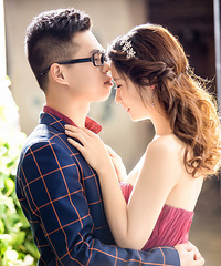 结婚喽 结婚喽 大家都快来祝福祝福我吧 也给大家看看我的婚纱照