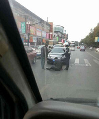 ����·�����˱�ײ���ϣ���Ѫ��������ȾȻ���