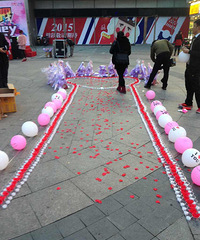 ���˽���Թ㳡����������׼��ɩ��飬�ܸ���