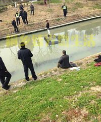 ���Բ���PS��ͩ��ĳ�ӵ���������һĻ