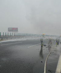 ���Σ���ʻ;�л���ͻȻ���  ��װ�·����ո�����