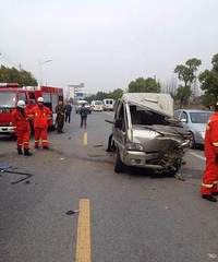 ��������װ���������������ײ  ˾������