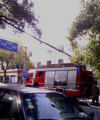 ���˺���·��Խ�㱱·�ڷ�������