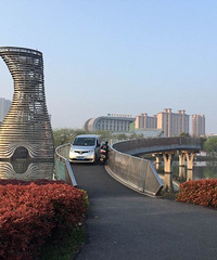 �˶����е��蹫����԰��Ȼ������������񳵣��ع�������