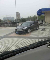 ���������ſ��г����������ſڻ���ײ�ˣ���Ҳſ����