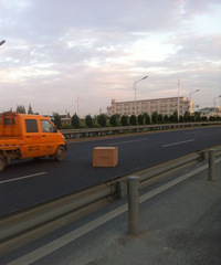 ����ͷ���ϡ����Ϲ�·һ�������ӵ����ڿ쳵����