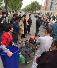 �����ֳ������£�����ƿ���Ķ�����ײ���ֳ��������ҳ�����