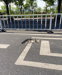 ����·����¶�ĸֽ����� �ǲ���һ��Ҫ�����˲Ż����˹ܣ�