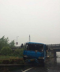 320��������·�����·��Ϻ����򣬻���ײ�����������