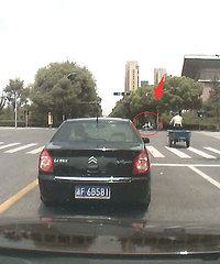 �鲨·��ʢ·�ڵ�ƿ������Ʊ�ײ������