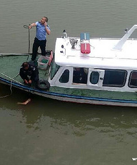 �Ϻ�����һŮ�����ºӣ���ˮ������Ӫ����