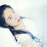浴缸里的美女