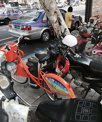 ��Թ㳡�ǵĹ������г�ͣ���ĵط� �����綯��ͣ����