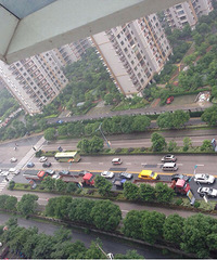 Ԫһ��ׯ�ִ��㳡�����󷢳��е��������ϴ�³� �����У�