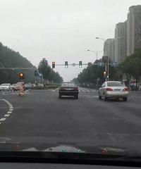 �Ϸ�ү�������ģ������෴�ĺ��̵ƣ���������ô��