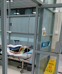 �ż��Է�������Ů��ͷ������������,��㱯��