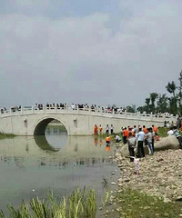 �����������磬һ������׹��һ���º�Ӫ�ȡ���������