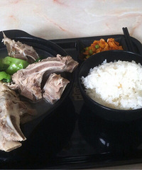 中港城西门对面骨头饭 好评!