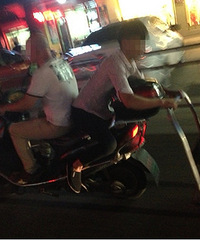 �����ڽ���·����һĻ���綯�����������á�����