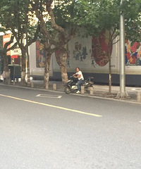 �ڼ�·����һƭ�� ������Ů������Ҫ1��Ǯ