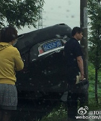 ����������·������������ ���γ�һ���Ե��ɻ�����ȥ�